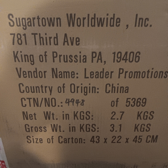 NWT Lilly Pulitzer Carry On Luggage.
It's the Splendor in the Sand print! - Picture 4 of 8